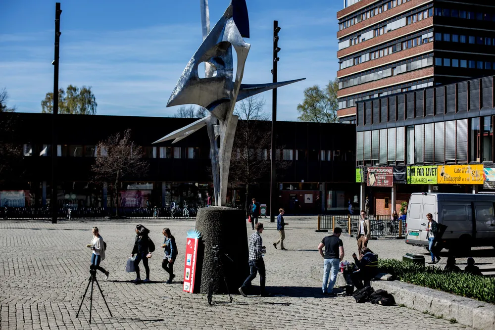 Lavere skatter kan gi nye bedrifter, men de må også ha nok folk og med riktig kompetanse, skriver Erna Solberg. Illustrasjonsfoto: Universitetet i Oslo.