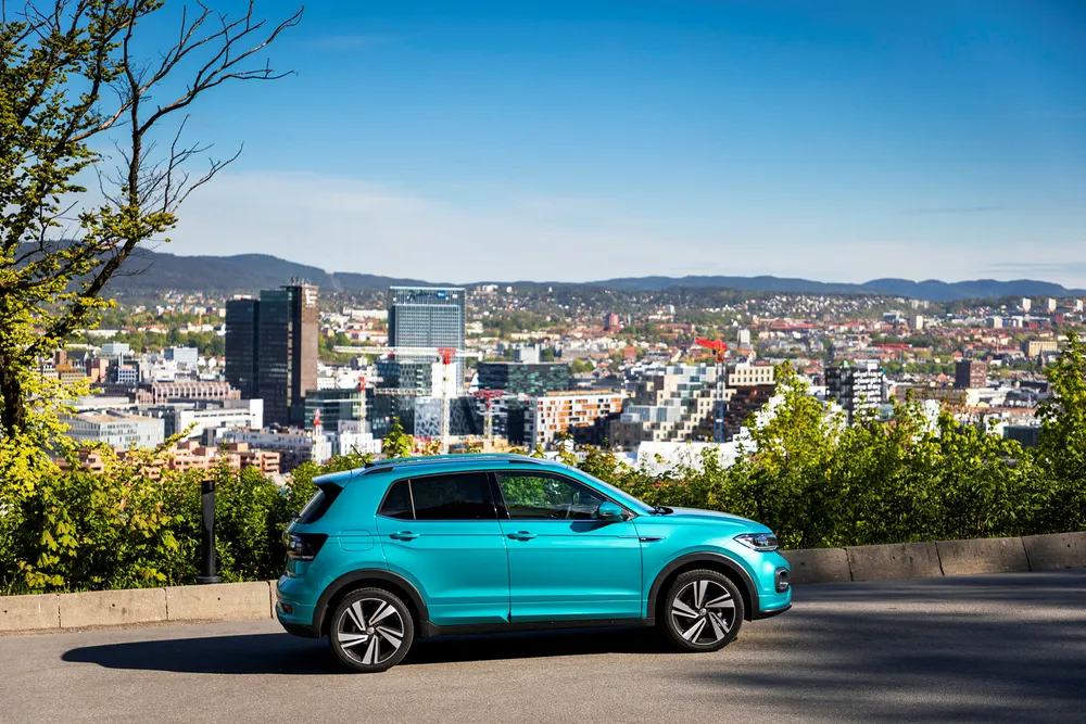 Volkswagen T-Cross går lett inn i kategorien smart bybil.