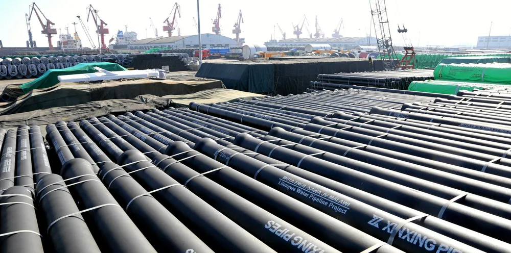 Cast steel pipes are discharged at the port waiting for shipment in Lianyungang, east China's Jiangsu Province.