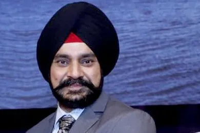 Captain Harinder Singh said ships without proper insurance documents should be ordered to leave Indian waters.