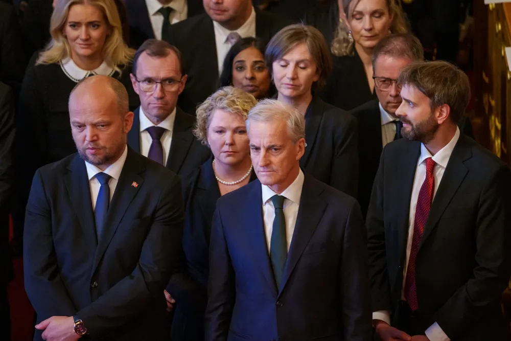 Statsminister Jonas Gahr Støre (Ap), finansminister Trygve Slagsvold Vedum (Sp) og dere regjering under åpningen av Stortinget i fjor. Snart kan denne regjeringen være historie.
