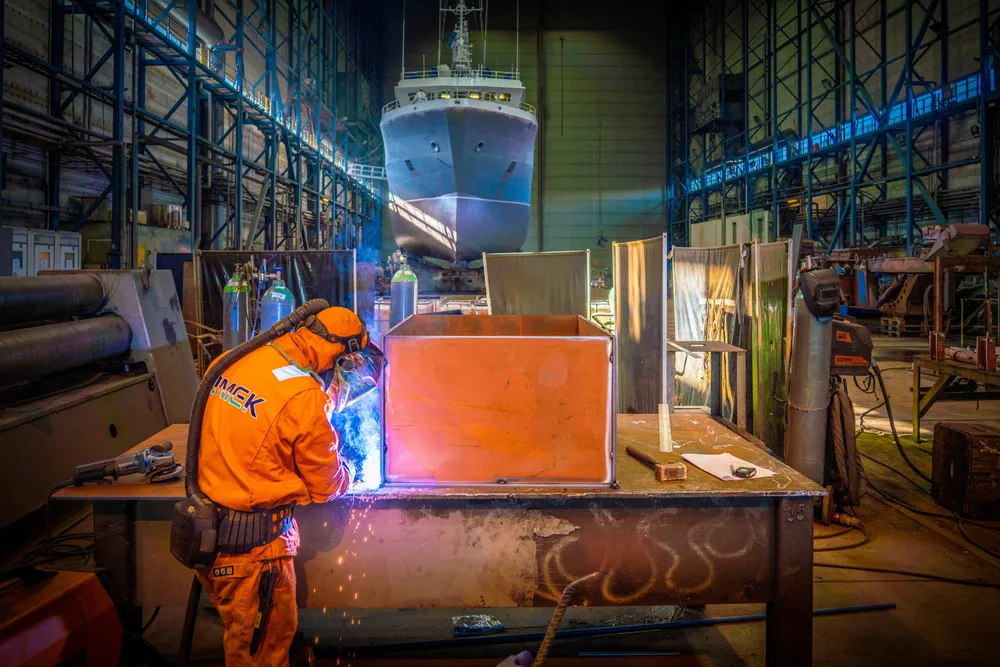 Industri og tjenestesektor melder om grei etterspørsel, skriver artikkelforfatteren.