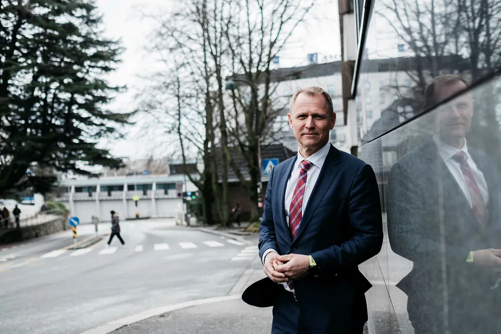 Lars Christian Bacher, finansdirektør i Equinor, får en spesialavtale med Equinor når han forlater selskapet. En omforent løsning, kaller selskapet avtalen.