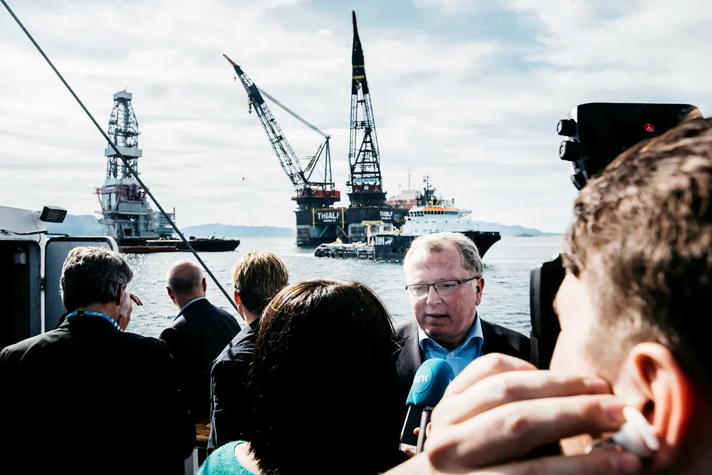 Konsernsjef i Equinor Eldar Sætre og deler av norsk oljeelite var invitert til Stord for å se sammenstillingen av Johan Sverdrup prosjektet. Bildet er tatt i 2017. Foto: Tommy Ellingsen ---