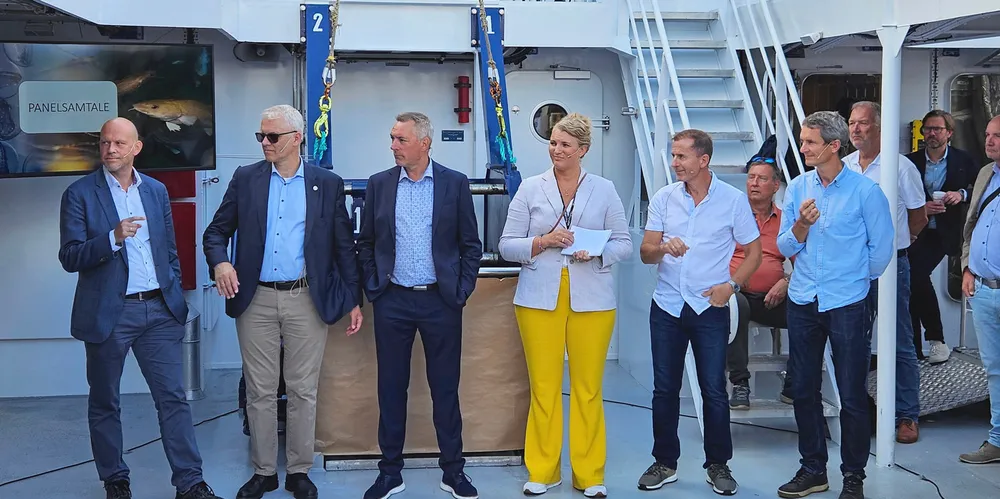 Debatt om torskeoppdrett: F.v.: Krister Hoaas (Regionsjef, Sjømat Norge), Nils Gunnar Kvamstø (Adm. direktør, Havforskningsinstituttet), Frank Bakke-Jensen (Fiskeridirektør, Fiskeridirektoratet), Lise Petterson (Regiondirektør, Mattilsynet), Jan Henrik Sandberg (Seniorrådgiver, Norges Fiskarlag) og Truls Gullowsen (Leder, Norges Naturvernforbund)