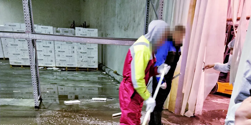 Bilde fra ett av Mattilsynets tilsyn hos Atlantic Seafood tidligere i år.