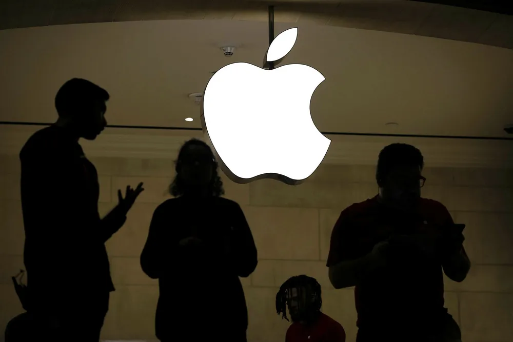 Fra Apples butikk på Grand Central Terminal i New York torsdag, samme dag som selskapet stupte nær ti prosent på børsene og sendte skjelvinger gjennom finansmarkedene i frykt for globale virkninger av nedbremsing i kinesisk økonomi.
