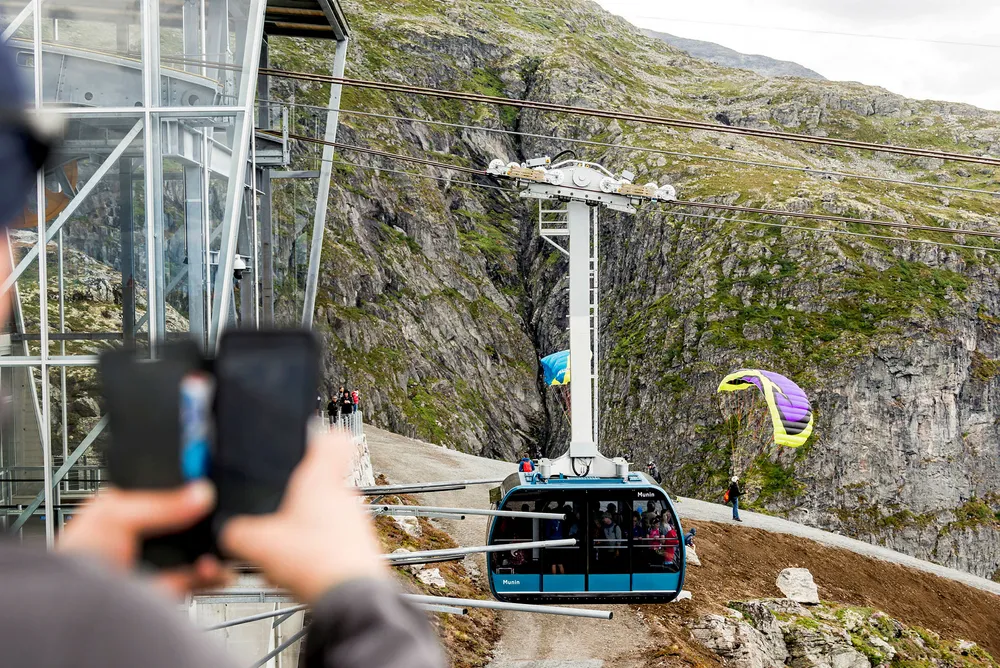Loen Skylift åpnet sommeren 2017, Voss Gondol sommeren to år etterpå. Nå har Loen Skylift gått til søksmål mot selskapet på Voss, fordi de mener logoen deres er for lik.