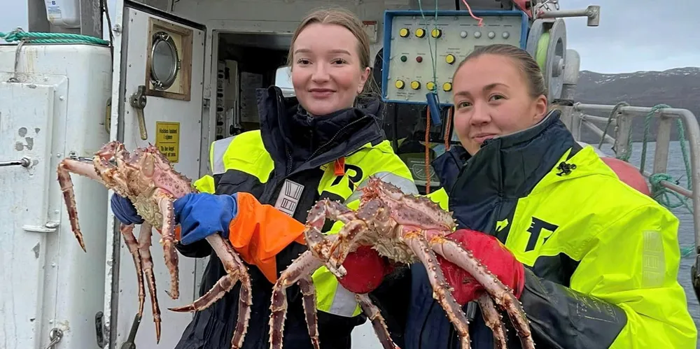 Vi trenger flere bedrifter til praksisplasser, skriver Ingrid Hovda Lien, Maja Sandvik og Amalie Hefre Lie, Samarbeid om praksis i høyere utdanning. På bildet: Kristine Celia Lund-Nilsen (t.v.) og Kaja Woie.