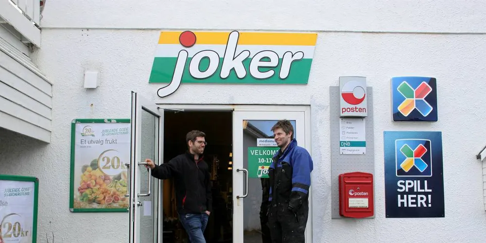 MASKINISTER: Brødrene Ruben og Daniel Fedøy hadde ikke sett for seg at de skulle bli kjøpmenn. Begge to er utdannet maskinister.Foto: Torhild Måkestad Martinussen