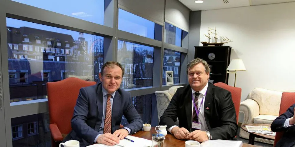 BREXIT-EXIT: Fiskeriminister Harald T Nesvik sammen med den britiske fiskeriministeren George Eustice, som denne uken trakk seg som minister som følge av brexit-forsinkelse. De to ministrene møttes 23. januar i år for å diskutere brexit.Foto: Nærings- og fiskeridepartementet