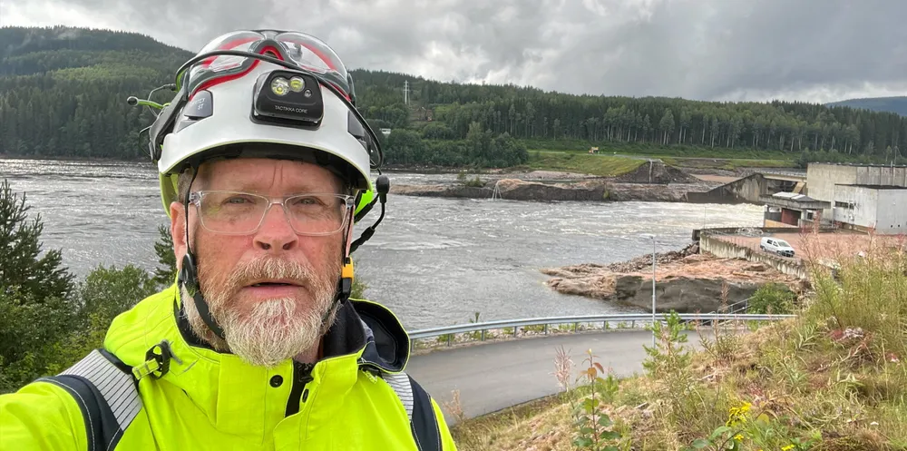 Kraftverkssjef Vegar Kjos Andersen ved Braskereidfoss kraftverk.