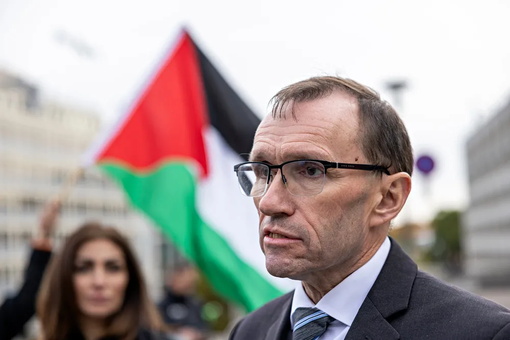 Statsministrene i Storbritannia, Frankrike og Canada varsler «målrettede tiltak». EU vil revidere handelsavtalen. Til tross for sine sedvanlige anklager om antisemittisme, kan Israel risikere økonomiske sanksjoner fremover. Utenriksminister Espen Barth Eide støtter tiltakene.