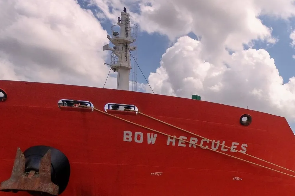 To ble skadet da en eksplosjon oppstod på skipet Bow Hercules.