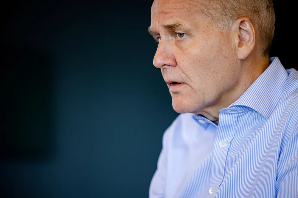 Telenors konsernsjef Sigve Brekke kan konstatere at snart belastes ikke regnskapet etter å ha lagt ned kobbernettet.