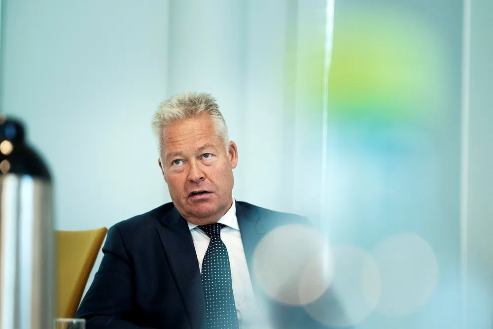 Helge Leiro Baastad er konsernsjef i Gjensidige Forsikring. Selskapet hadde planlagt et utbytte på 7,25 kroner per aksje, som nå revurderes.