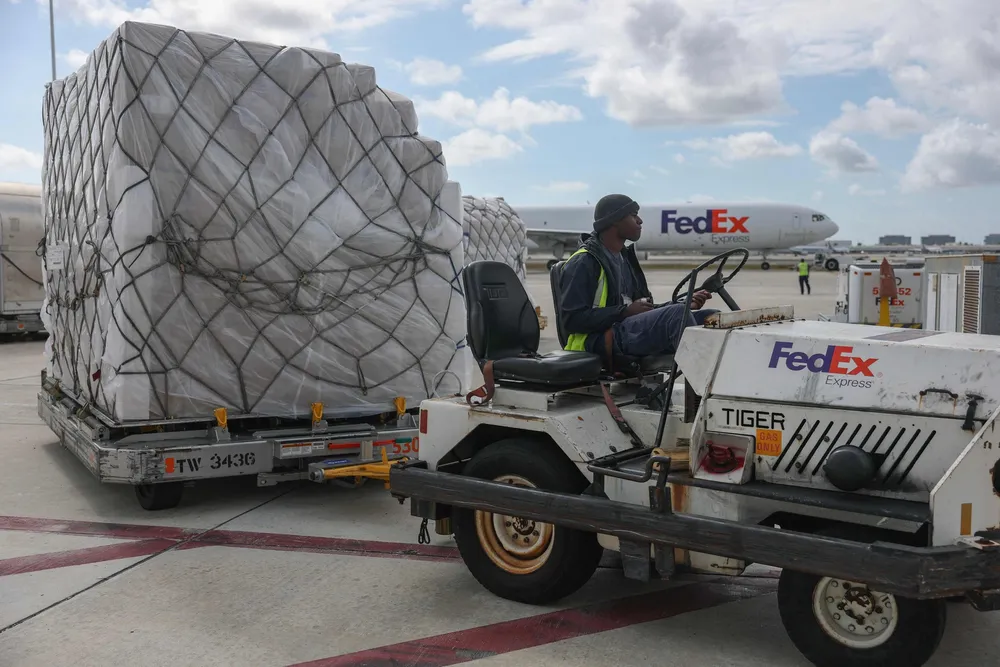 FedEx regnes som et av verdens mest pålitelige barometre for global handel. FedEx advarer om at usikkerheten rundt global handel kan vedvare lenger enn ventet.