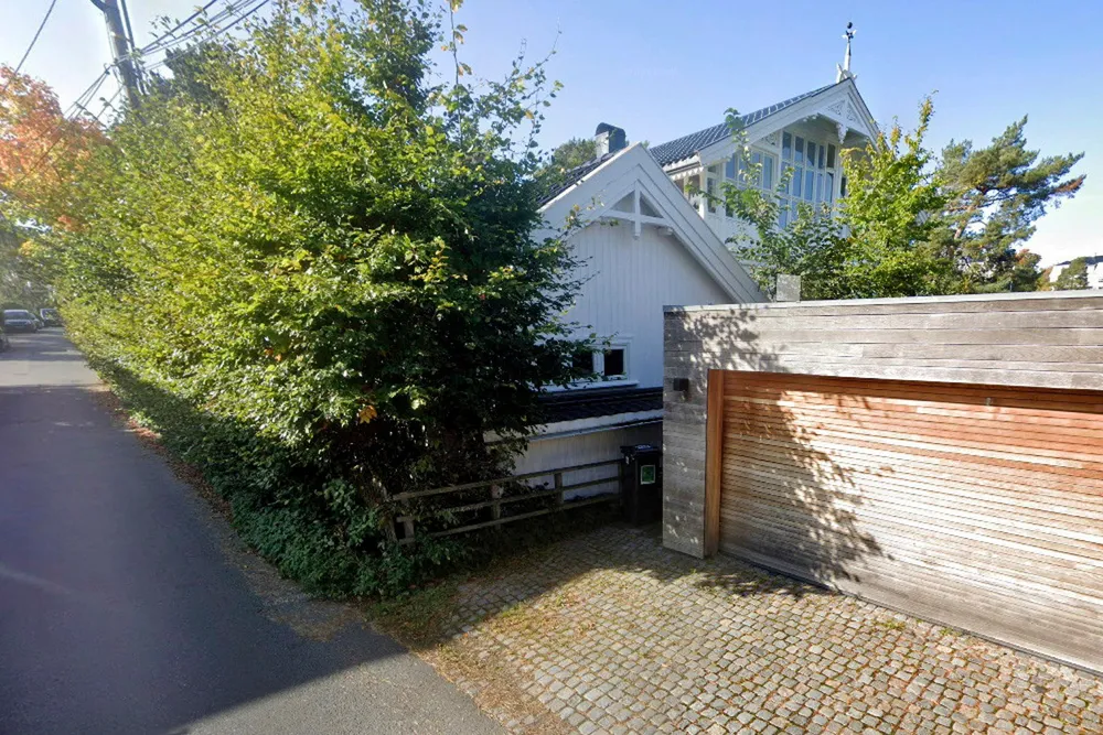 Erlend Follegg kjøpte eiendommen i Løchenveien på Bygdøy i Oslo for 44 millioner kroner i 2020. Nå er den verdsatt til 145 millioner kroner i en e-takst, ifølge Follegg.