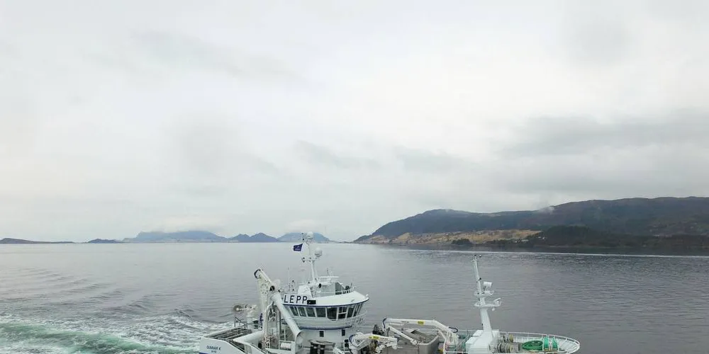 FULL FART: «Gunnar K» er på vei hjem til Myre etter at den nye kystfiskebåtren ble overlevert fra Larsnes Mekaniske Verksted tirsdag.Foto: Larsnes Mekaniske Verksted