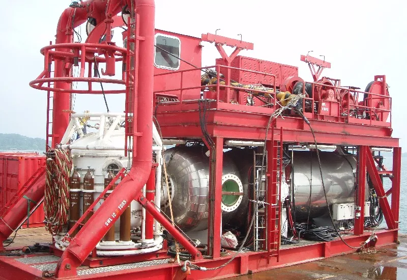 Start of work: a saturation diving system