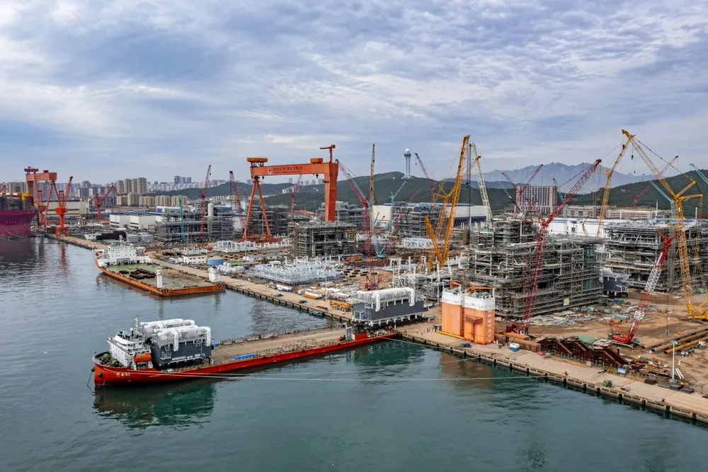 Loadout: Operations for LNG Canada modules at COOEC’s Qingdao yard in China.