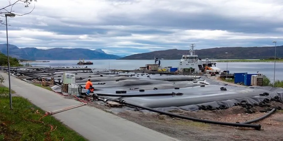 RENSET: 100 millioner kroner er gått med til å rense Ramsund i Nordland for miljøgifter. Foto: Forsvarsbygg.