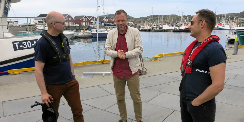 SV vil reversere den omfordelinga som har foregått. Vi skal ta fisken tilbake til kystsamfunnene hvor den hører hjemme, skriver Tom Vegar Kiil (t.v.). Her med Audun Lysbakken og Torgeir Knag Fylkesnes på SV valgkampstart i Bodø.