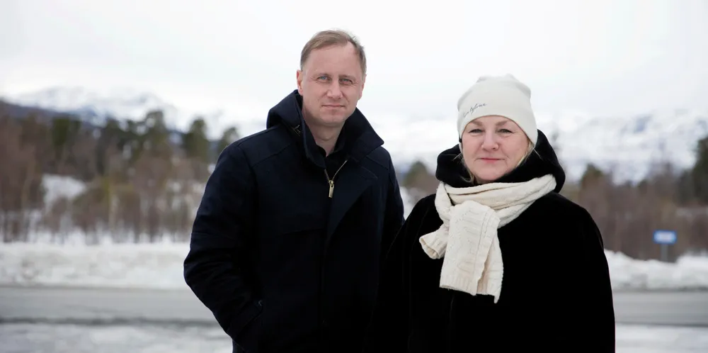 Pressefotograf Kim Nygård og journalist Grete Holstad har dekket vindkraftutbyggingen i Trøndelag for Adresseavisen. Nå gir de ut fotobok om utbyggingen.