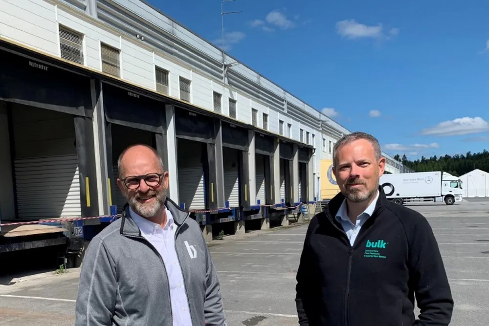 – Eiendommen har en veldig attraktiv beliggenhet, sier administrerende direktør Jon Gravråk (til høyre). Her sammen med gründer og største eier Peder Nærbø i Bulk.