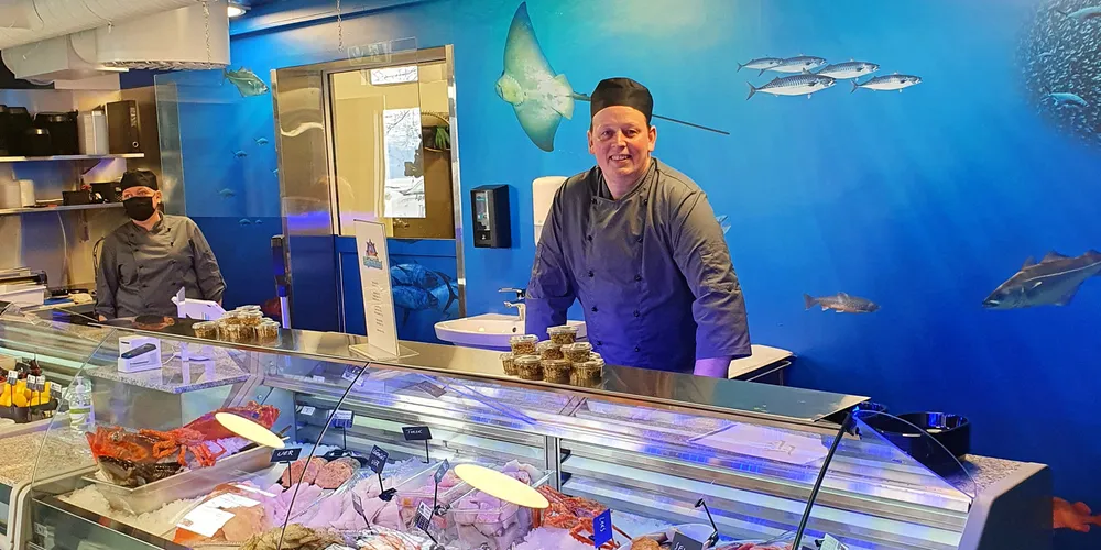 – Kystfiskarlaget gjør en mye bedre figur for oss som er berørt enn hva Fiskarlaget gjør, sier fisker og fiskehandler Bård Larsen. Han sikter til hvordan Fiskarlaget stiller seg når det gjelder brosme- og langreguleringene.