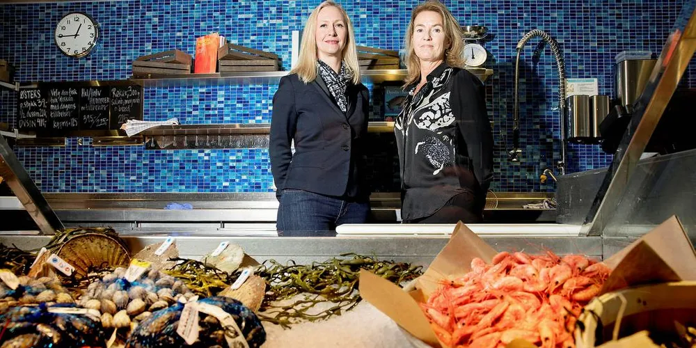 TØFFE TIDER: Renate Larsen, administrerende direktør i Norges sjømatråd og styreleder Marianne Elisabeth Johnsen sliter med legitimiteten i sjømatnæringen.Foto: Linda Naesfeldt