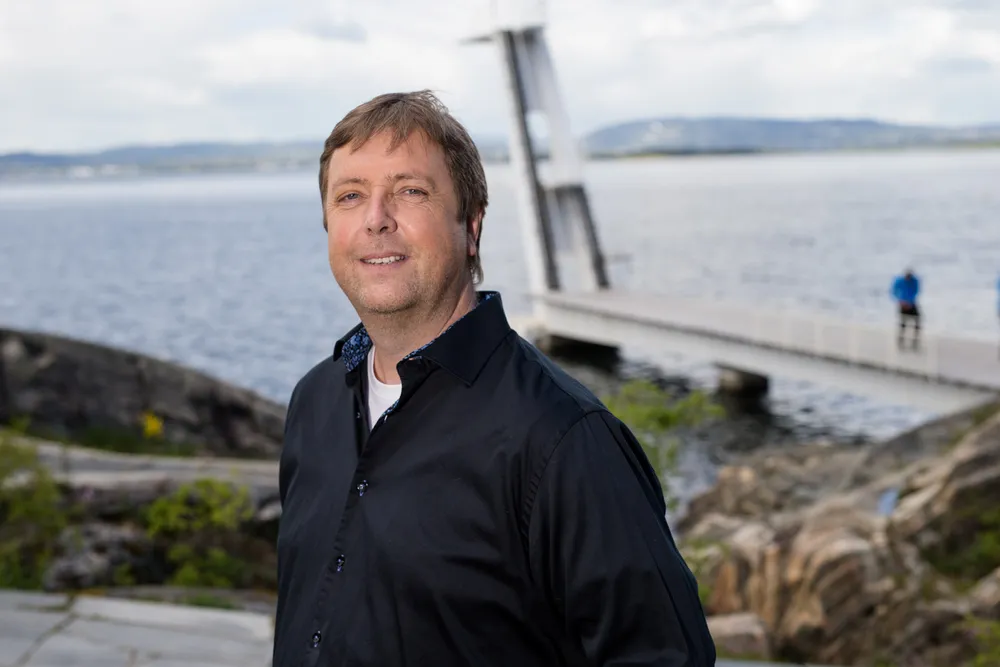 Tore Strømøys serie om «Bamsegutt» får massiv kritikk, og er nå trukket fra NRKs sendeflater.