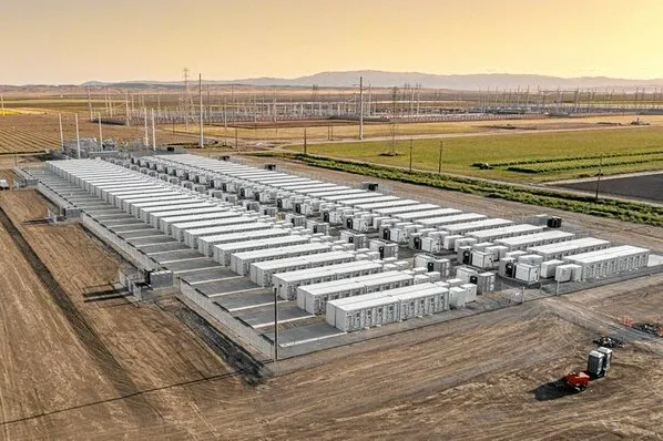 RWE Clean Energy connects its first utility-scale battery storage project in California. At 137 MW the project, Fifth Standard, is the company's largest U.S. storage facility to date.