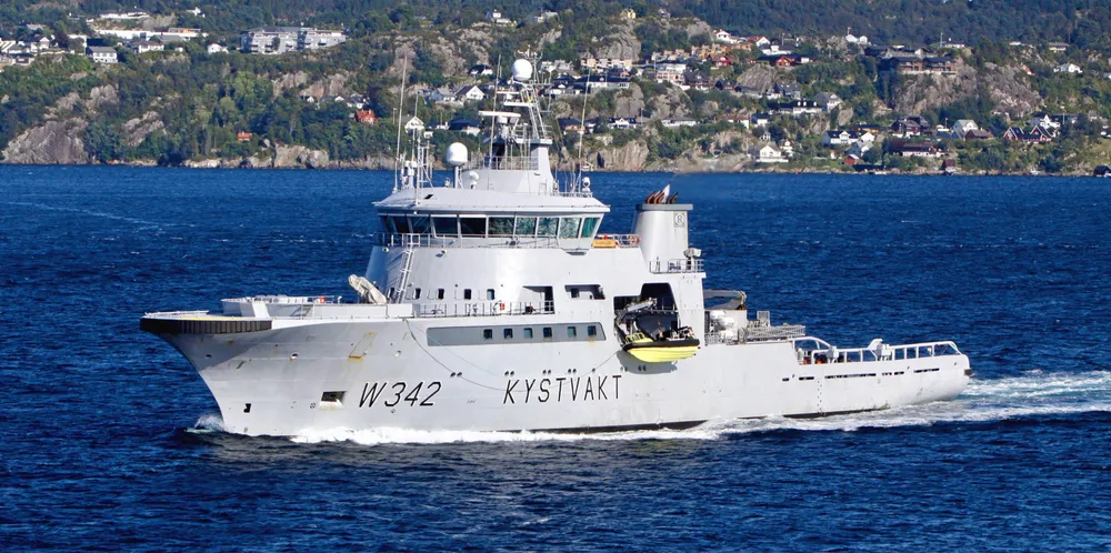 Det var KV «Sortland» som foretok inspeksjon av den skotske tråleren og brakte den til kai.