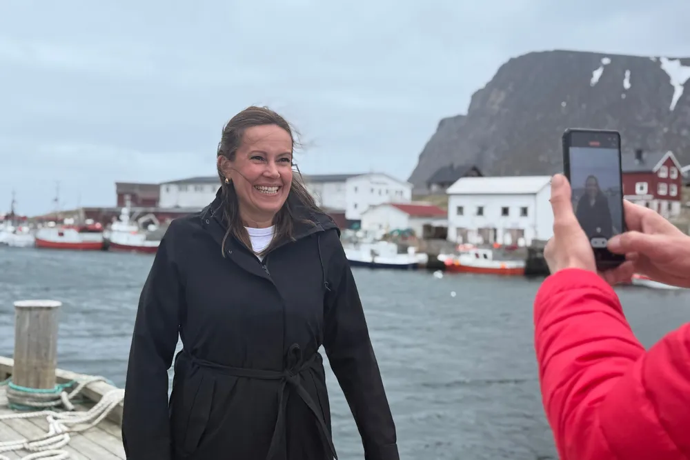 Fiskeri- og havminister Marianne Sivertsen Næss på besøk i Vest-Finnmark. Nergård Sørøya, Øksfjord Fiskeindustri.