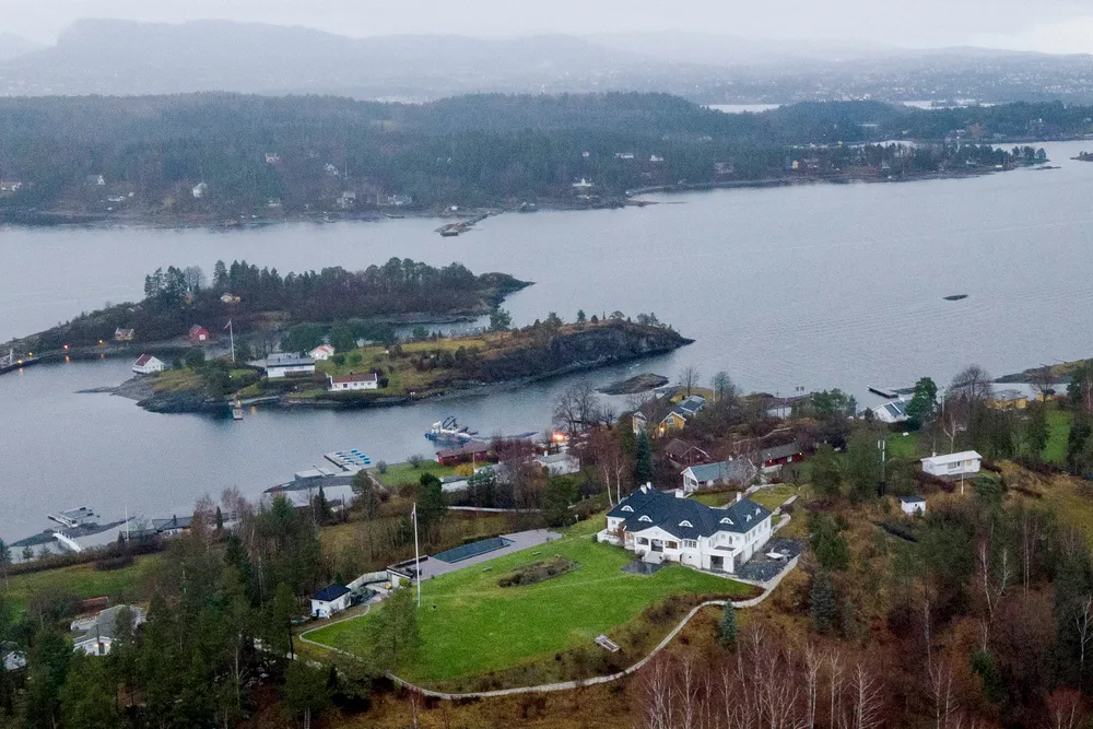 Villa Glitre på Gåsøya i Bærum er lagt ut for salg for 12,5 millioner dollar.