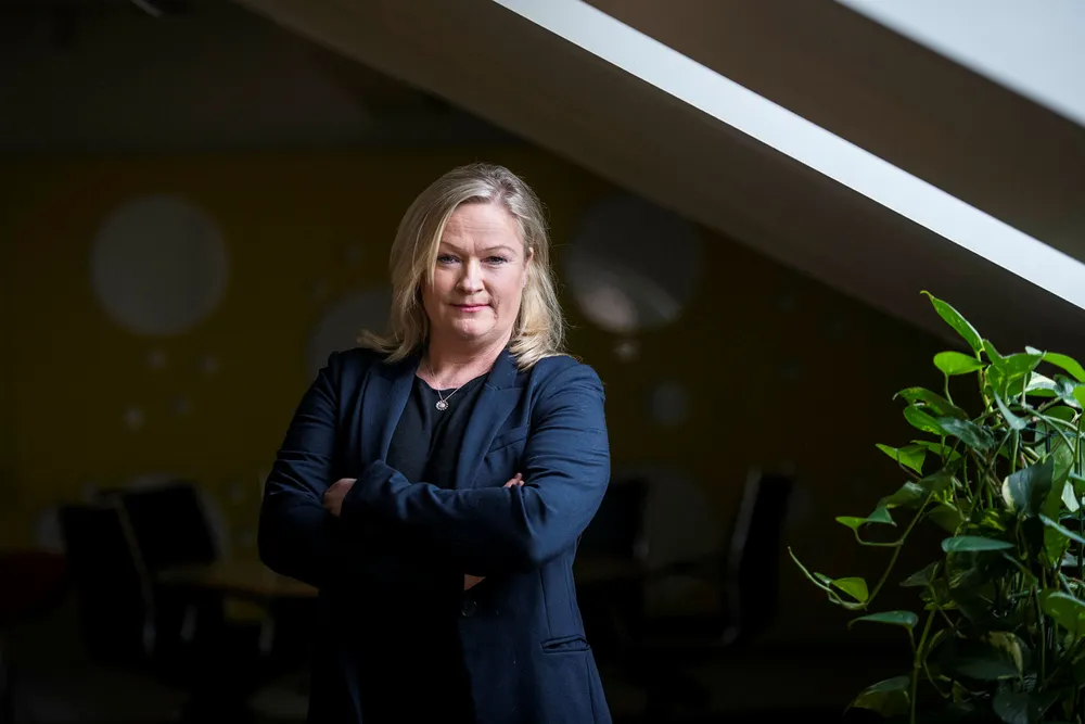 Janne Stang Dahl, kommunikasjonsdirektør i Datatilsynet, merker en økning i antallet klager på overvåkning i arbeidslivet. Datatilsynet regner med å skrive ut flere bøter etter innføring av nytt regelverk.