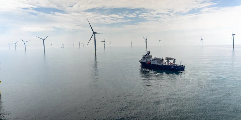 Havet er blitt stadig mer populær som næringsområde, og det bør lages en helhetlig plan for havet før en stykkevis og delt får ta i bruk områdene til ulik næringsvirksomhet.