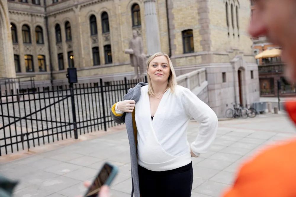 – Det er ingen hemmelighet at vi ikke vil at de skal forhandle dette med SV. Vi frykter det vil ende i stor uforutsigbarhet for Norges største og viktigste næring, sier Tina Bru (H), som nå foreslår et forlik om oljeskattepakken til regjeringen.