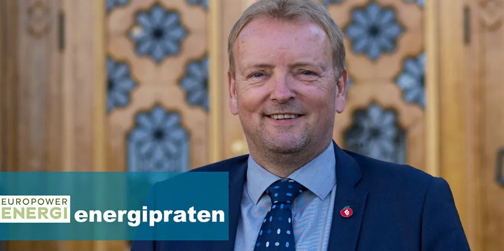 Energipraten med Terje Halleland. Terje Halleland /Fremskrittspartiet foran Stortinget.