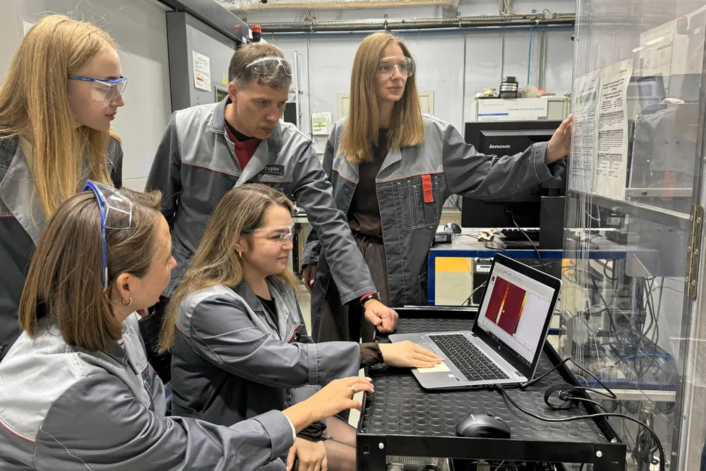 Researchers from Skoltech carrying out lab tests on underground hydrogen extraction.
