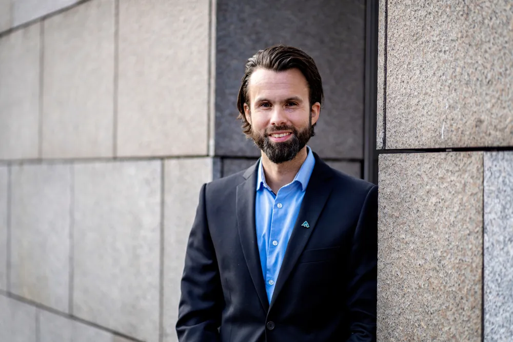 Seniorrådgiver Thomas Iversen i Forbrukerrådet mener Vipps burde hatt en plan for kundenes ubrukte data, som nå forsvinner etter salget til Ice.