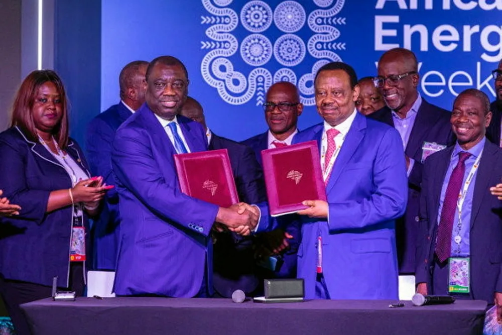 Funding: Amni chief executive Tunde Afolabi (centre right) and Afreximbank’s global head of client relations, Rene Awambeng (centre left)