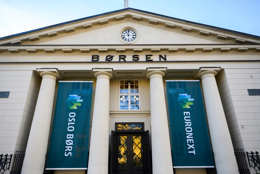 En aksje er et verdipapir som selges og kjøpes på en markedsplass, som for eksempel Oslo Børs.