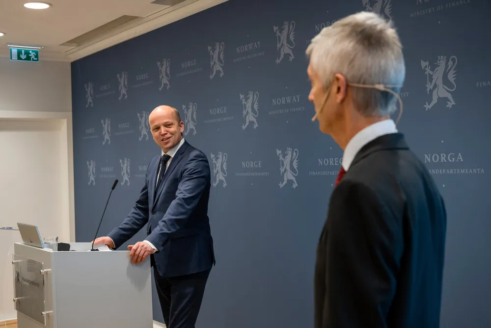 Oljefondet er blitt så stort at vi må tenke nytt om oljepengebruken, skriver Hilde C. Bjørnland, og viser til utredningen Trygve Slagsvold Vedum mottok fra Steinar Holden sist torsdag.