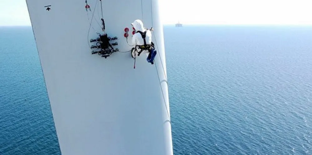 BladeBUG can crawl around turbines.