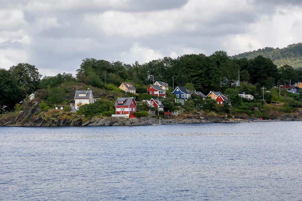 Selv om det er blitt solgt markant færre hytter så langt i år, har prisene likevel holdt seg høye.
