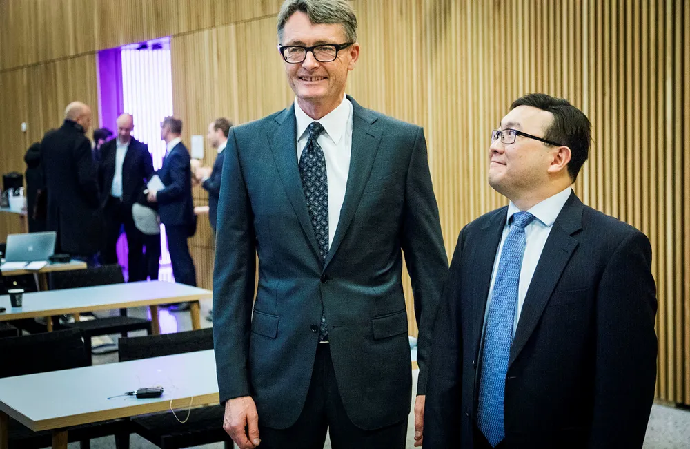 Kjell Inge Røkke og Aker kan overta et stort fremførbart underskudd dersom de lykkes med å kjøpe Norske Skog as. Her er investeringsdirektør John Chiang i Oceanwood Capital sammen med Aker-sjef Øyvind Eriksen under torsdagens pressekonferanse. Foto: Gunnar Lier