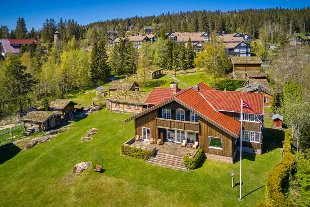 Voksenkollveien 6, øverst i Holmenkollen.