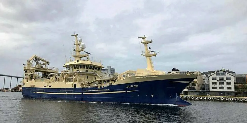 FRUSTRERT: Skipper Lars Hopmark på den pelagiske tråleren «Fiskebank» fra Smøla, tar et oppgjør med havvindmøller, ressursrente og forvaltningen i dette innlegget.Foto: Privat